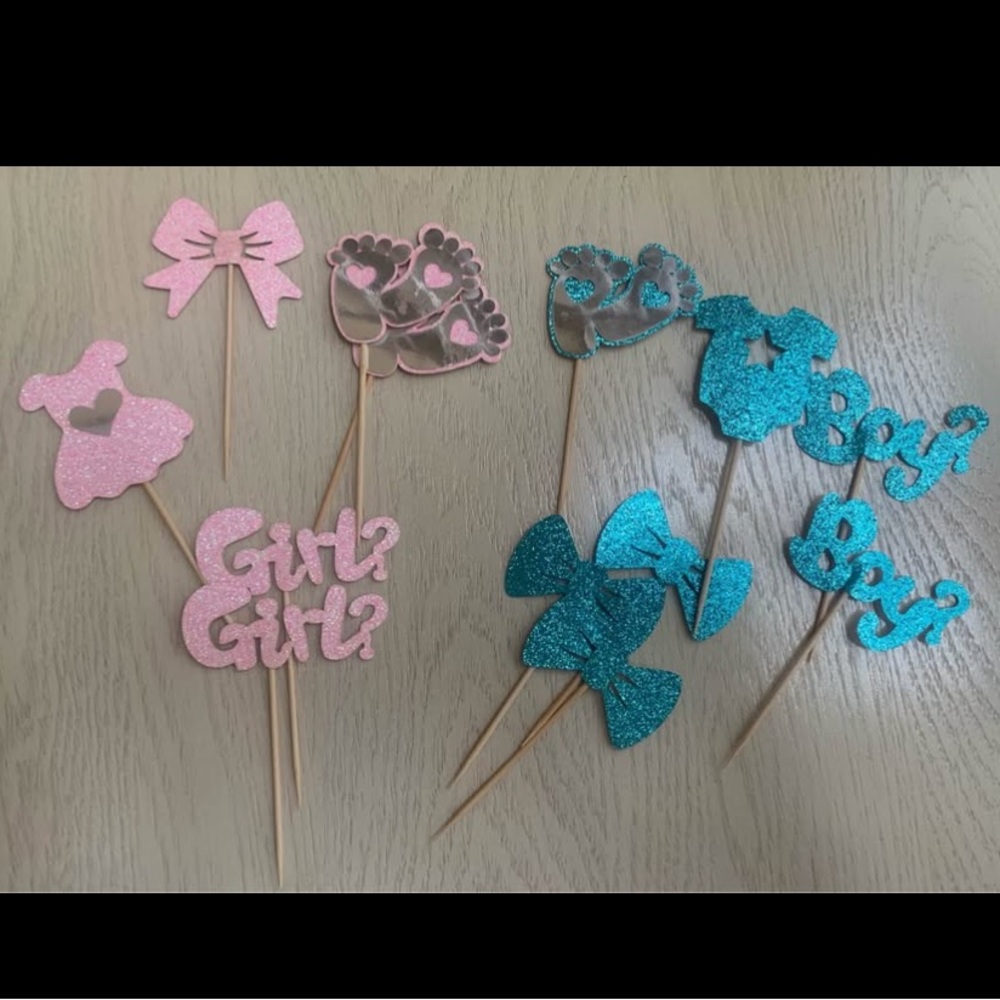☀️SUMMER CLEARANCE ITEM☀️ Gender Reveal Cake Toppers - Pink and Blue Glitter